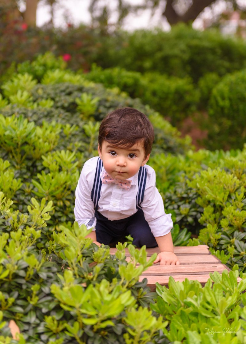 First Birthday Photographer in Houston; Child Photographer in Houston; Baby Milestone Sessions in Houston; Outdoor First Birthday Photo Shoot